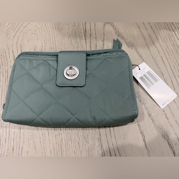 NWT Vera Bradley Turnlock wallet in Olive Leaf - Picture 1 of 4
